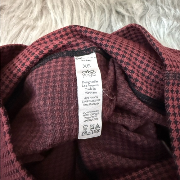 FINAL Price! ALO Yoga Burgundy and Black Houndstooth Leggings - Picture 3 of 4